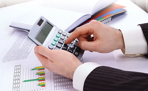 Працівник бажає піти у відпустку не за графіком: коли виплатити відпускні