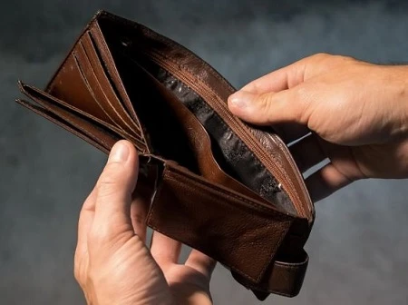 борги за рахунок пенсій та стипендій