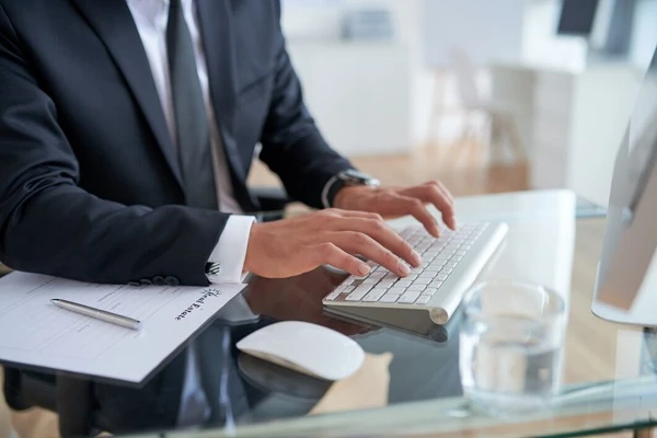 Про відкриття яких рахунків необхідно повідомляти НАЗК